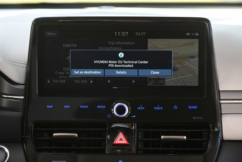 05_Hyundai-Ioniq-Plugin-POI-download-in-car-screen.jpg