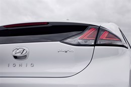 Hyundai IONIQ Plug-in Hybrid achterkant detail